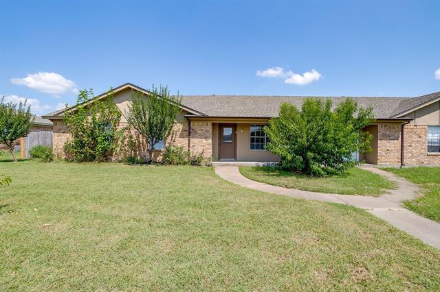 1203 N Nolan River Rd in Cleburne, TX - Building Photo - Building Photo