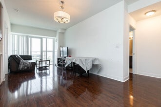 60 Absolute Ave in Mississauga, ON - Building Photo - Building Photo