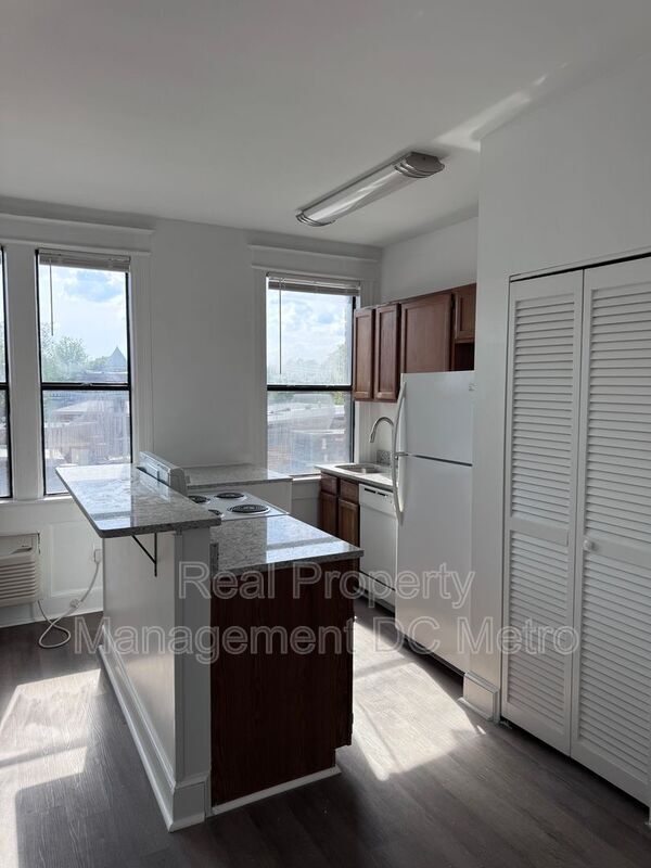 815 Maryland Ave NE in Washington, DC - Building Photo - Building Photo