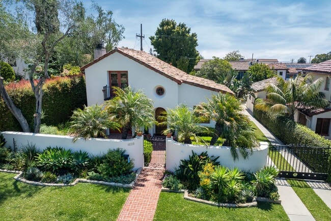 property at 412 Plaza Rubio