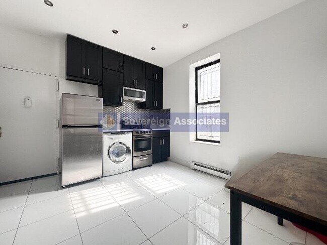 932 Amsterdam Ave in New York, NY - Building Photo - Building Photo