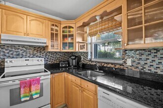 311 E Ocean Ave, Unit 108 in Lantana, FL - Building Photo - Building Photo