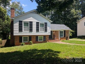 5713 Barrington Dr in Charlotte, NC - Building Photo - Building Photo