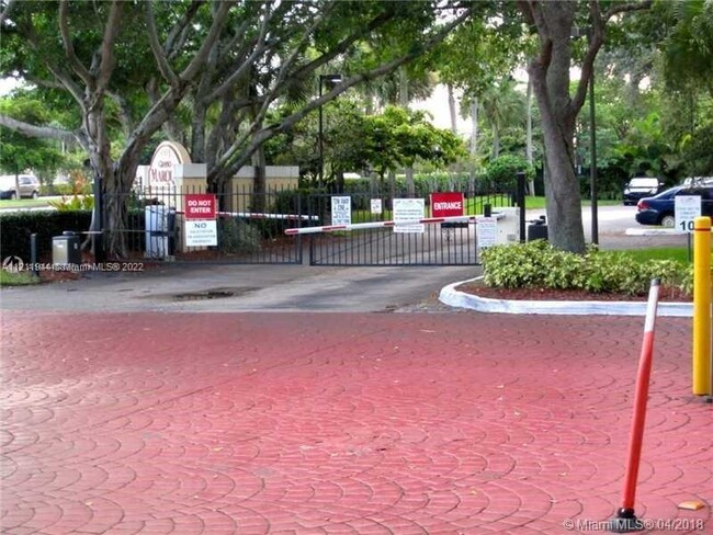 10155 W Sunrise Blvd, Unit 301 in Plantation, FL - Building Photo - Building Photo