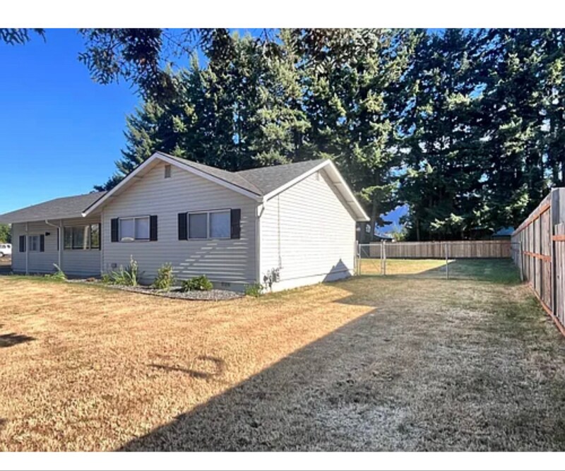 82 Dalen St in Carson, WA - Building Photo