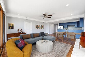 215 Manhattan Ave in Union City, NJ - Building Photo - Building Photo