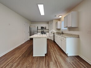 712 Townsend Farm Dr in Browns Summit, NC - Building Photo - Building Photo