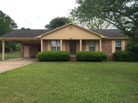 378 W University Pky in Jackson, TN - Building Photo