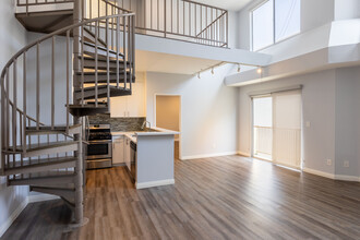 Lanewood Court Apartments in Los Angeles, CA - Building Photo - Building Photo