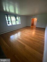 1002 Windsor Ave in Dresher, PA - Building Photo