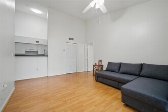 11133 SW 8th St, Unit 3069 in Pembroke Pines, FL - Building Photo - Building Photo