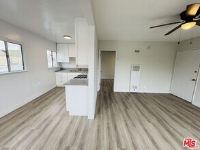 810 W 62nd St in Los Angeles, CA - Building Photo - Building Photo