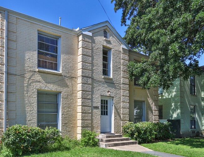 W Main St. Fourplexes in Houston, TX - Building Photo - Building Photo