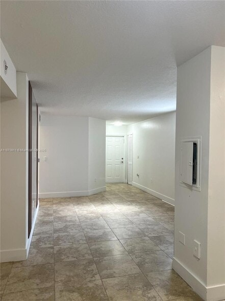1240 SE 28th Ct, Unit 101 in Homestead, FL - Building Photo - Building Photo