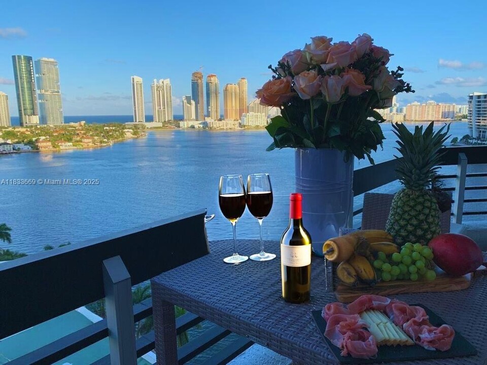 3530 Mystic Pointe Dr in Aventura, FL - Foto de edificio