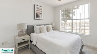 7373 Valley View Ln, Unit 2059 in Dallas, TX - Building Photo