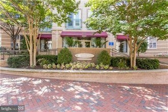 12001 Market St-Unit -341 in Reston, VA - Foto de edificio - Building Photo