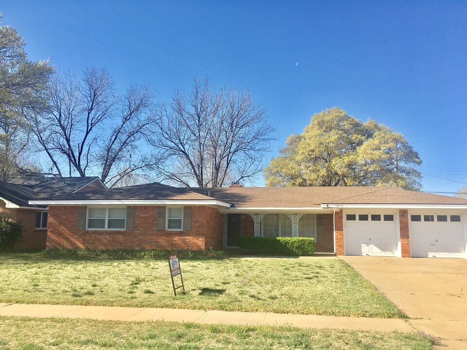 6210 Kenosha Dr in Lubbock, TX - Foto de edificio