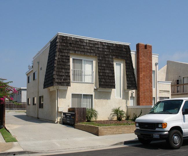 16712 Sims St in Huntington Beach, CA - Foto de edificio - Building Photo