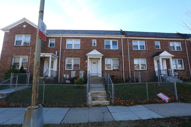 1909 M St NE