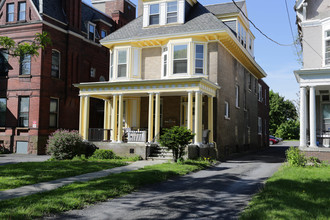 690 Madison Ave in Albany, NY - Foto de edificio - Building Photo