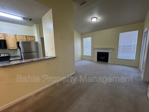 18019 Villa Creek Dr in Tampa, FL - Building Photo - Building Photo