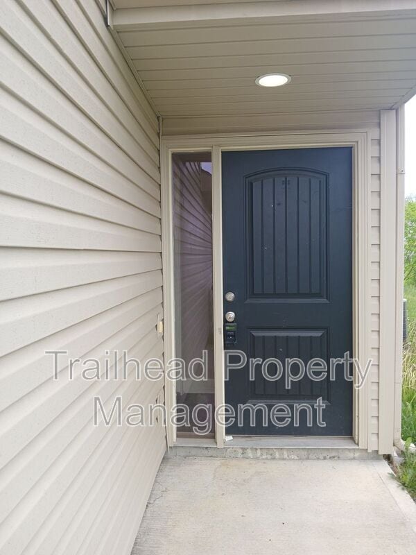 21616 Westover Ct in Peculiar, MO - Building Photo - Building Photo