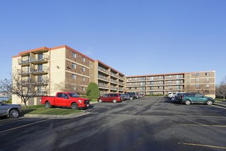 Baypoint Estates in Duluth, MN - Foto de edificio - Building Photo