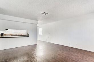 24 Rose Cir in North Las Vegas, NV - Building Photo - Building Photo