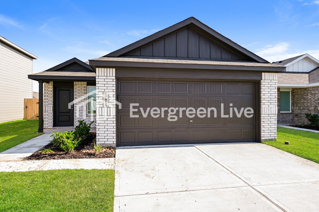 10818 Bird Of Paradise Ln in Houston, TX - Foto de edificio