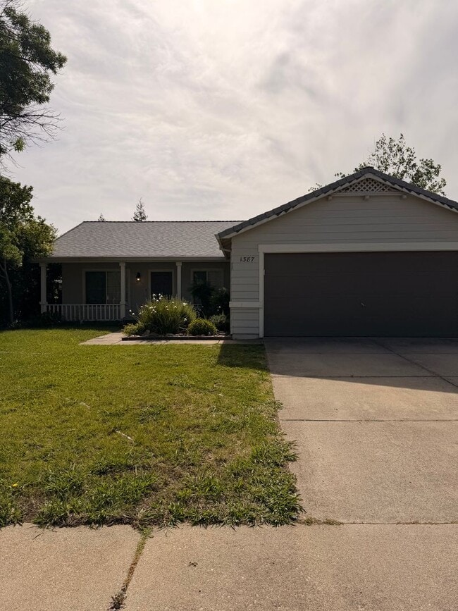 1387 Grouse Dr in Redding, CA - Building Photo - Building Photo