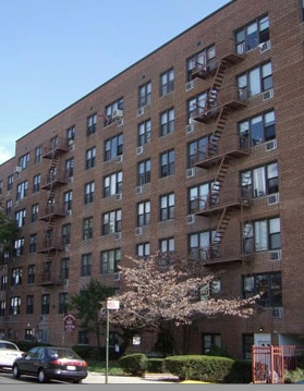 Fiesta Apartments in Brooklyn, NY - Foto de edificio