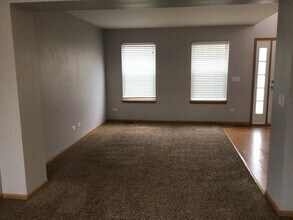 39234 N Ogden Ln in Beach Park, IL - Foto de edificio - Building Photo