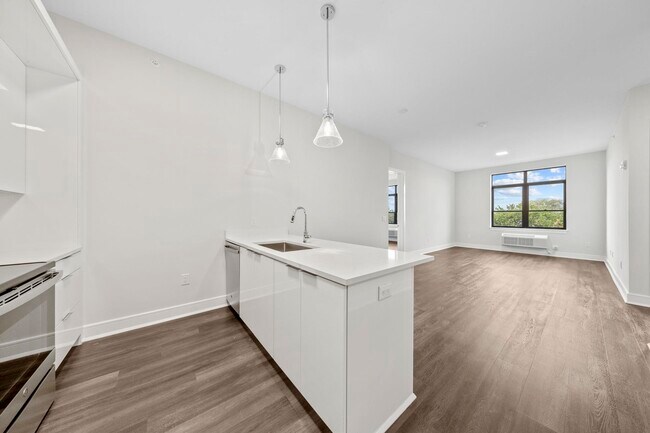 121 34th St in Union City, NJ - Building Photo - Building Photo
