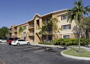 Hibiscus Pointe in Miami, FL - Building Photo - Building Photo