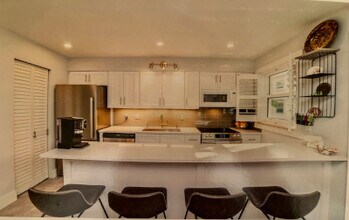 980 7th Ave S, Unit 101 in Naples, FL - Building Photo - Building Photo