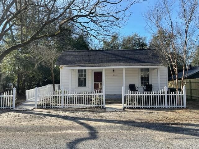 property at 211 Edgefield Ave NE