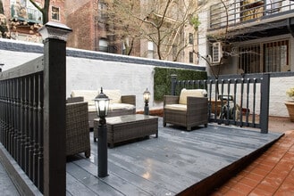 240 E 26th St in New York, NY - Foto de edificio - Building Photo