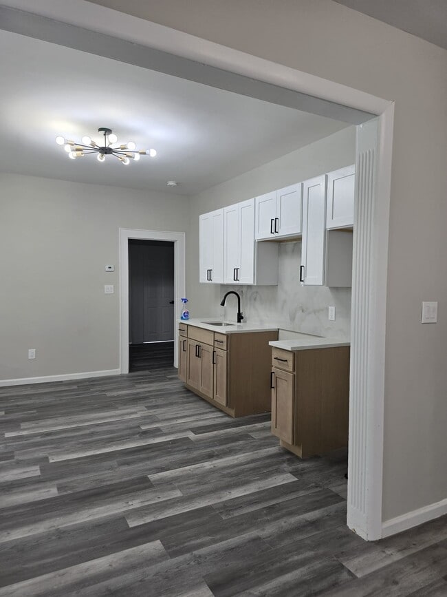 212 Custer Ave, Unit 2