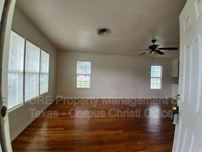 5002 Bevly Dr in Corpus Christi, TX - Building Photo - Building Photo