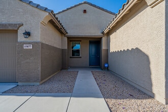 15877 W Mauna Loa Ln in Surprise, AZ - Building Photo - Building Photo