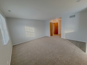 6 N Victoria Ln in Streamwood, IL - Building Photo - Building Photo