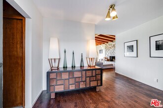 2431 Carman Crest Dr in Los Angeles, CA - Building Photo - Building Photo