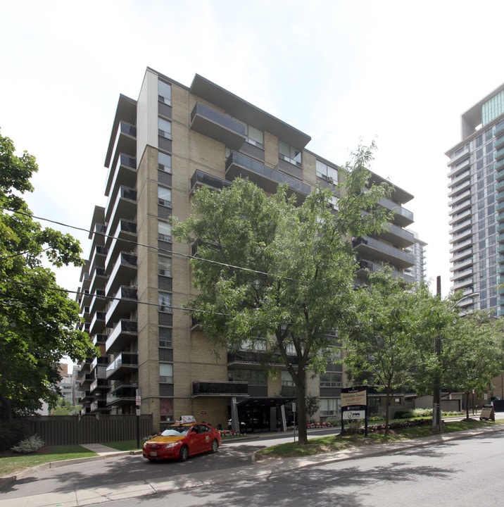 Manhattan Towers in Toronto, ON - Building Photo