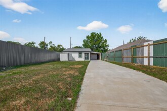 889 Chas Ln in Houston, TX - Building Photo - Building Photo