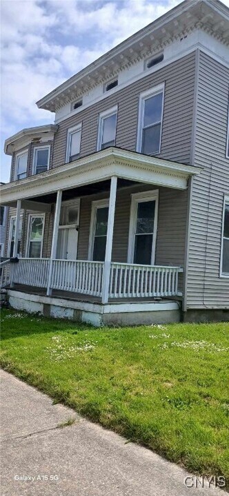 50 E 4th St in Oswego, NY - Building Photo