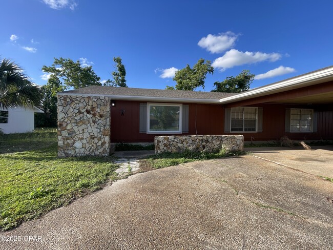 2014 W 23rd Ct in Panama City, FL - Building Photo - Building Photo