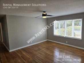 1240 SW 31st St in Topeka, KS - Building Photo - Building Photo