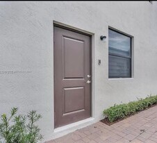 11909 SW 244th St in Princeton, FL - Building Photo