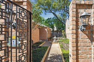 318 W Fair Harbor Ln in Houston, TX - Foto de edificio - Building Photo